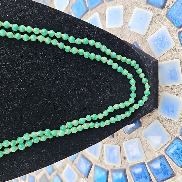 Vintage Green Glass Hand Knotted Necklace - Picture 3 of 4